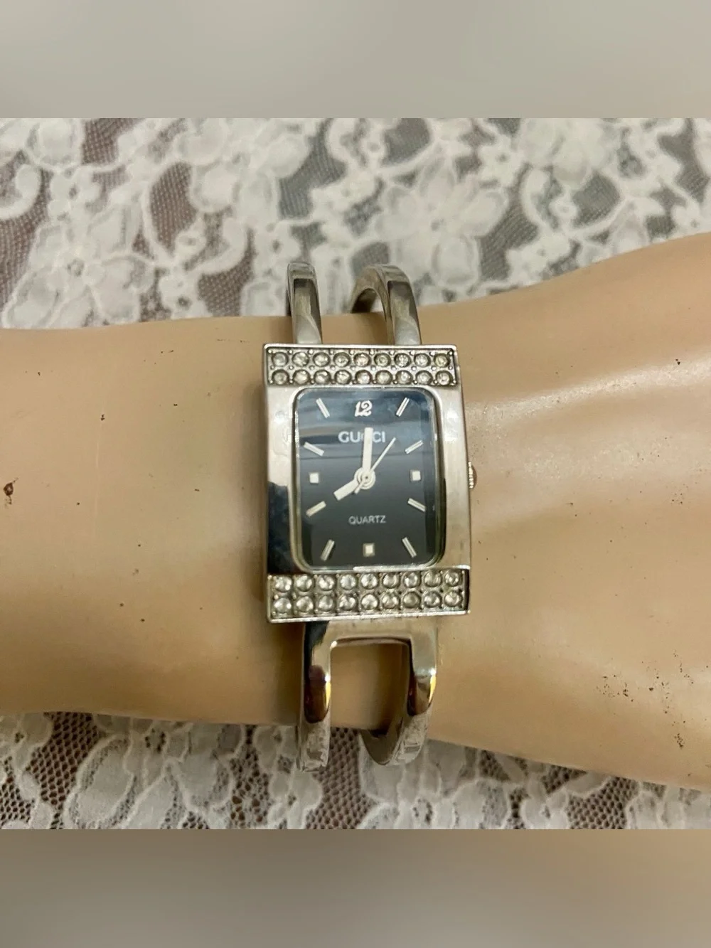Gucci 90001 Quartz Silver Tone with Rhinestones Bangle Ladies Watch